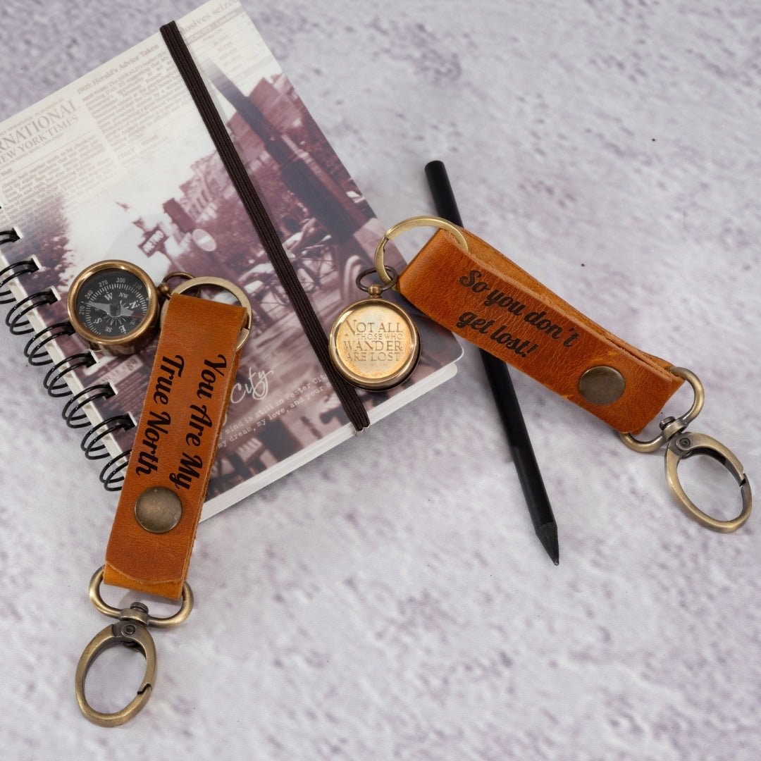 Personalized genuine leather compass keychain with custom engraving – SFDizayn