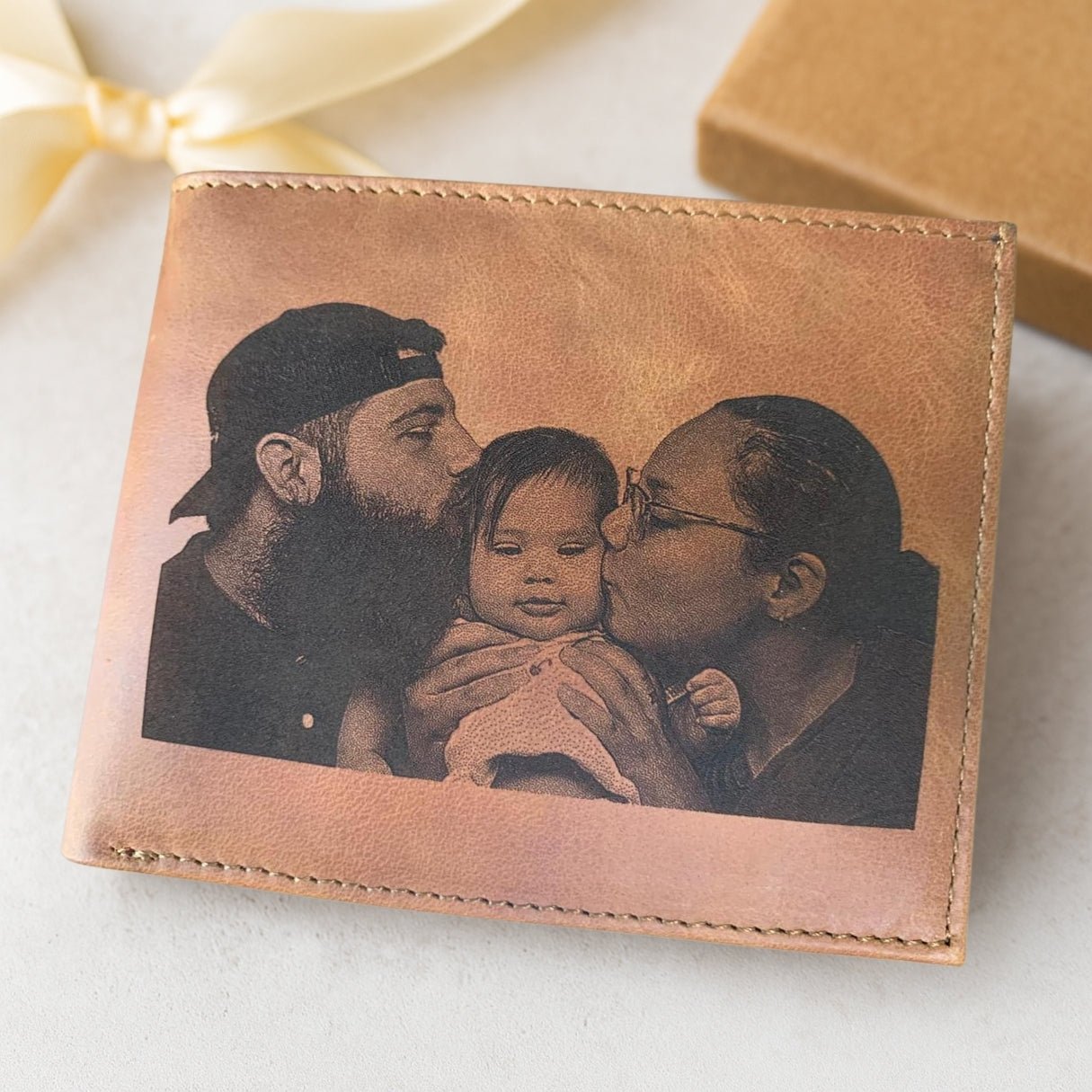 Custom engraved brown leather wallet with personalized photo and initials – a slim, minimalist gift for men, dad, or boyfriend for Father’s Day, Christmas, or anniversary.