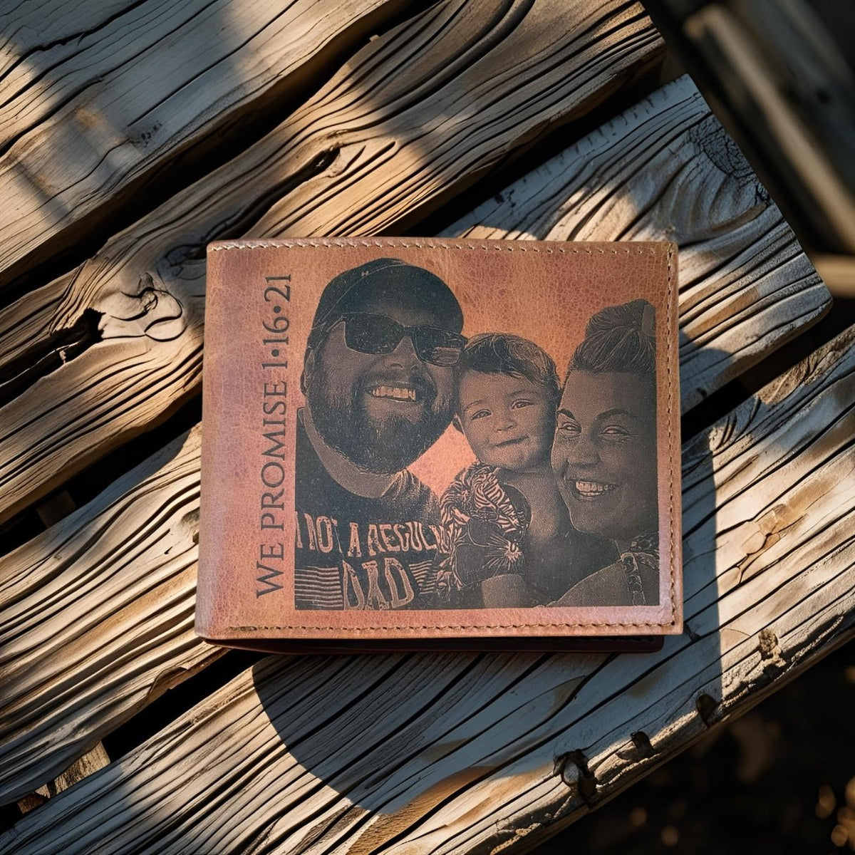 Custom engraved brown leather wallet with personalized photo and initials – a slim, minimalist gift for men, dad, or boyfriend for Father’s Day, Christmas, or anniversary.