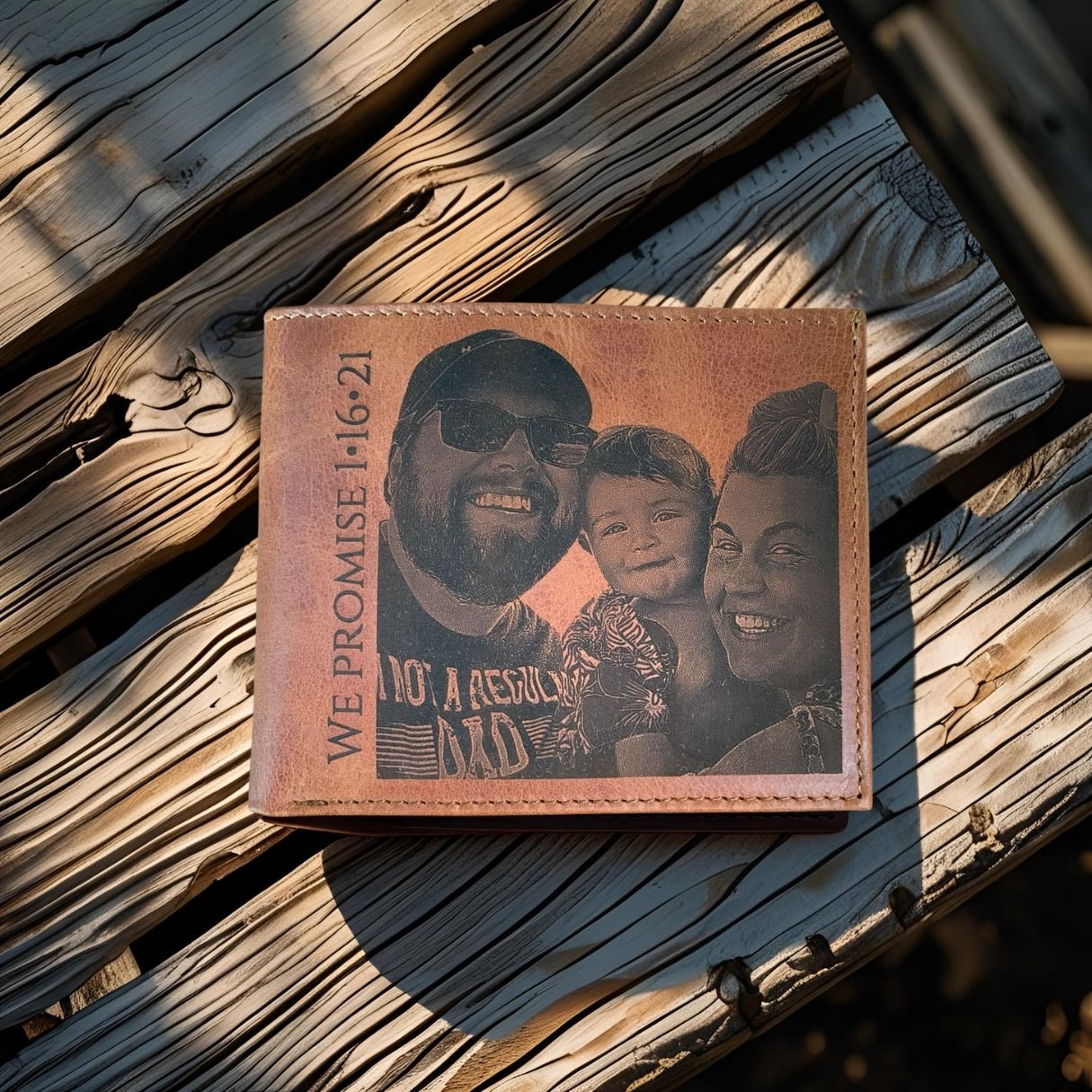 Custom engraved brown leather wallet with personalized photo and initials – a slim, minimalist gift for men, dad, or boyfriend for Father’s Day, Christmas, or anniversary.