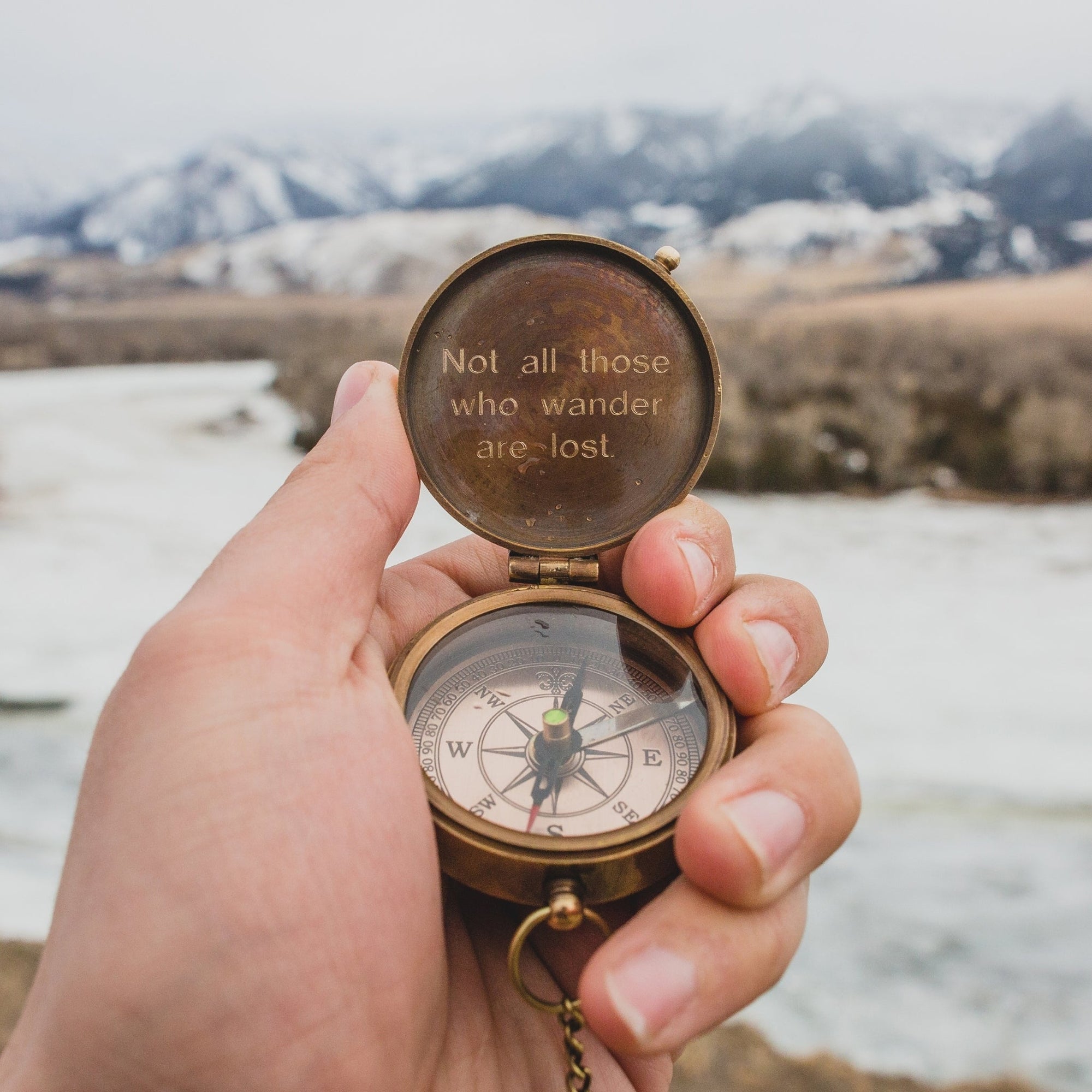 Customizable brass compass featuring antique styling and engraved messages, perfect gift for men, dads, or loved ones starting a new journey – SFdizayn.com

