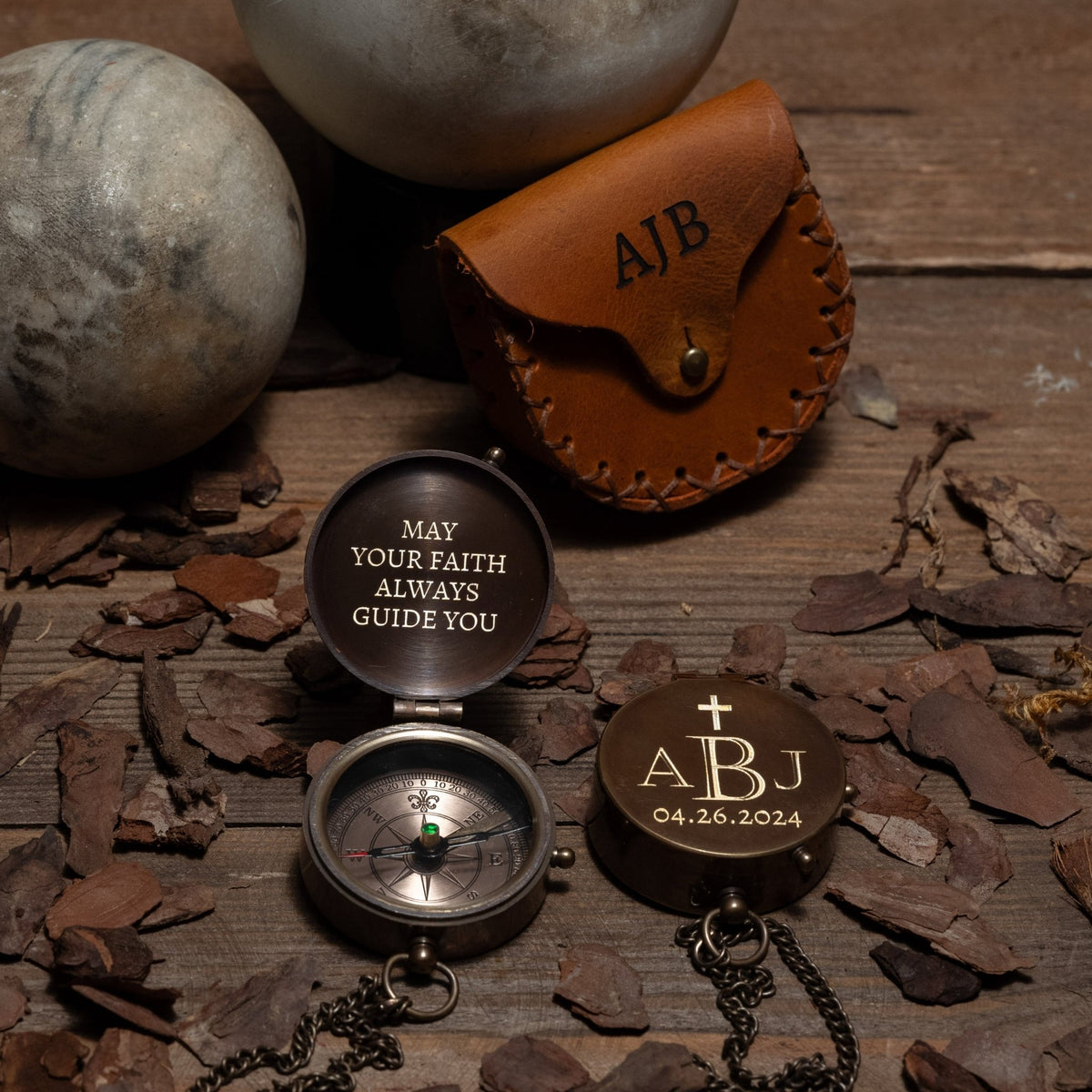 Engraved spiritual compass with cross and name customization, handcrafted religious keepsake for Baptism, Confirmation, or First Communion – SFdizayn.com

